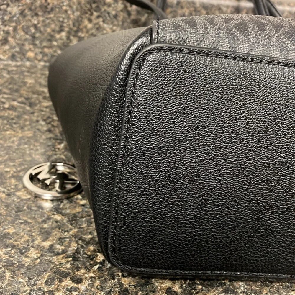 Michael Kors charlotte large tote black signature bag purse - Picture 3 of 16